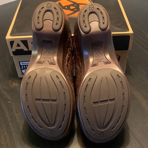 Ariat Women's Embossed Brown Ankle Booties - Picture 2 of 3